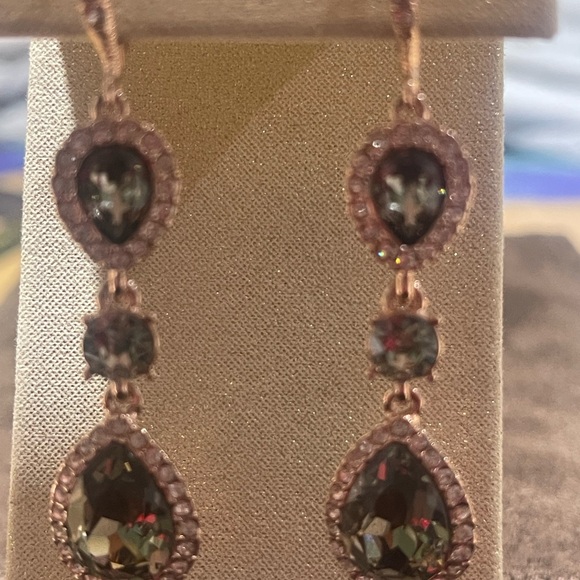 ❤️🎁Givenchy Drop Earrings!!! - Picture 2 of 5